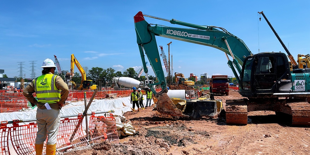 excavator earthwork iskandar puteri data centre