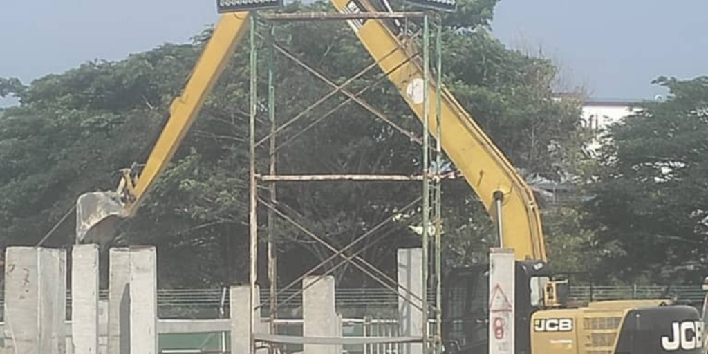Long arm excavator performing pile cap excavation at Pelabuhan Tanjung Pelepas Johor