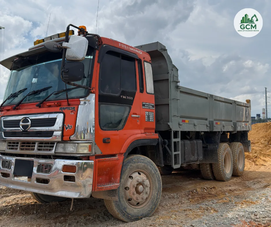 Tipper Lorry on a Data Centre Site in Gelang Patah: What Carrier Licence Class Should You Be Hiring? Hino tipper lorry on site at a data centre project in Gelang Patah, Johor